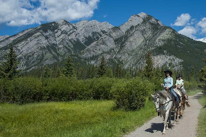 1 Hour Bow River Ride - Stop 2: Banff National Park history, wildlife chances, and guide energy