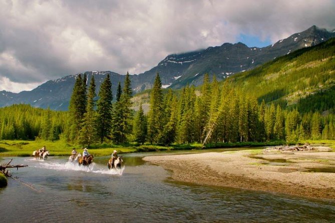 3-Day Glacial Tour package, Columbia Icefield, Jasper, LakeLouise - Yoho National Park and Emerald Lake: A Softer Ending Than You Expect