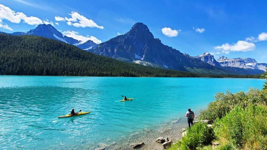 Banff/Calgary/Canmore: Crowfoot Glacier and 5 Lakes Tour - Waterfowl Lake and the winter swap in Banff town