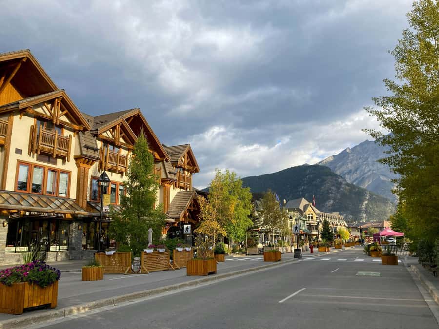 Banff/Canmore: Moraine Lake 1.5h & Lake Louise Half-Day Tour - Key highlights you’ll actually care about