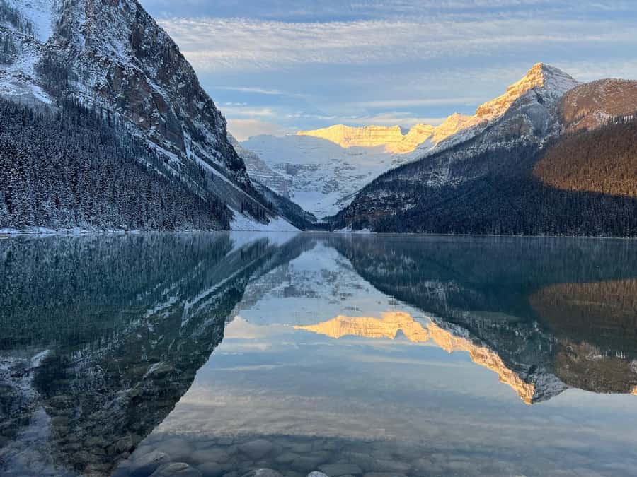 Banff/Canmore: Moraine Lake 1.5h & Lake Louise Half-Day Tour - Moraine Lake: why 1.5 hours is the right amount of time