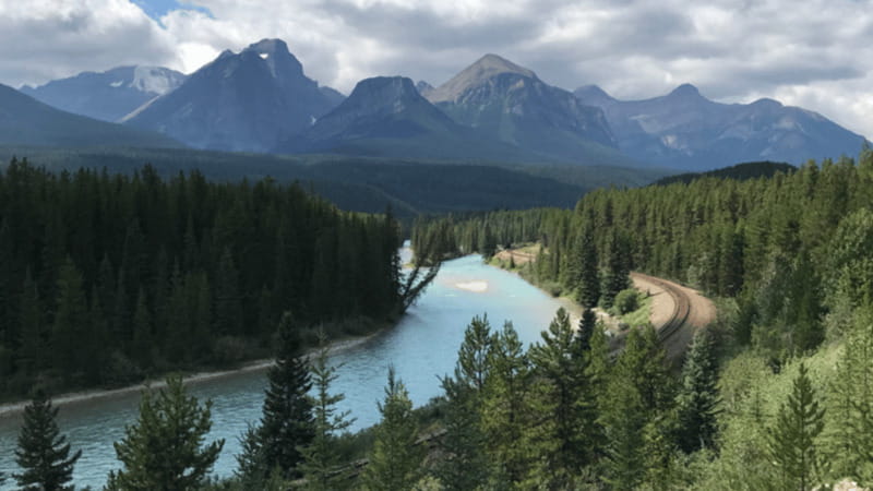 Banff/Canmore: Moraine Lake w/ Lake Louise Option - Stop 2: Lake Louise with up to two hours for walking and canoe breaks