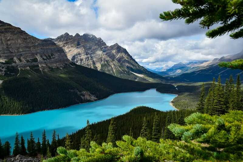Banff: Columbia Icefield, Skywalk, Parkway, Bow & Peyto Lake - Bow Lake: serene Rockies calm after the main wow-factors