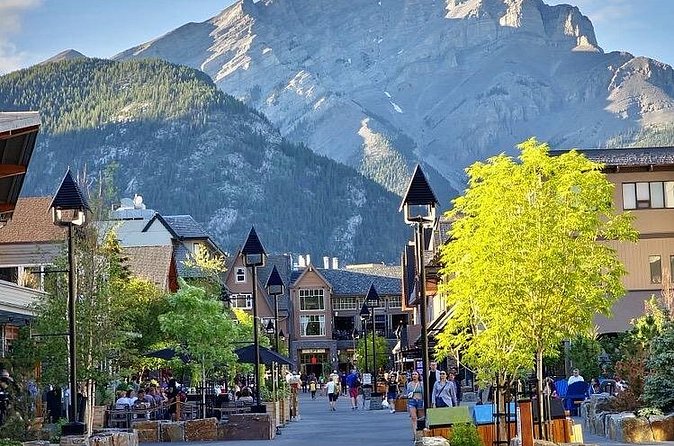 Banff Gondola Hot Springs Bow Falls and Three Lakes tour - Group Size, Guides, and Why the Day Feels Organized