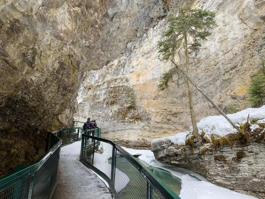 Banff: Lake Louise, Moraine, Emerald & Johnston Canyon Tour - Lake Louise Ski Resort Reset: A Short Break With Real Value