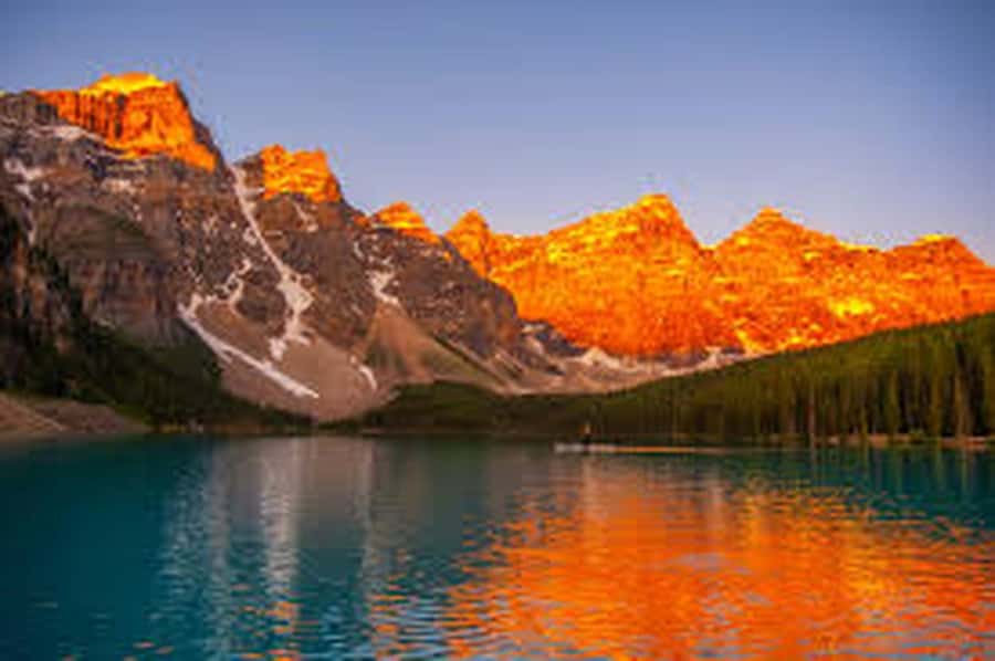Banff: Lake Louise, Moraine, Emerald & Johnston Canyon Tour - Banff Town Pass-By and Lunch Timing