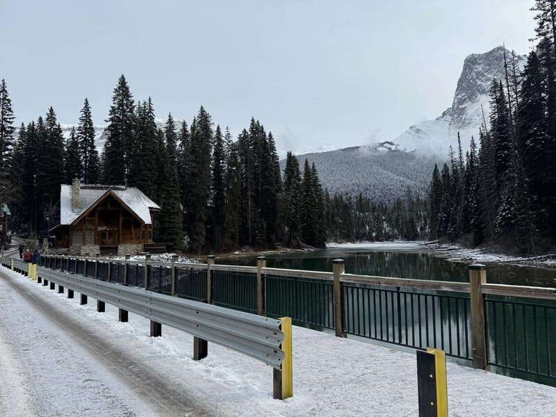 Banff: Lake Louise, Moraine, Emerald Lake & Johnston Canyon - Vermilion Lakes and Banff town: a break from the road rhythm