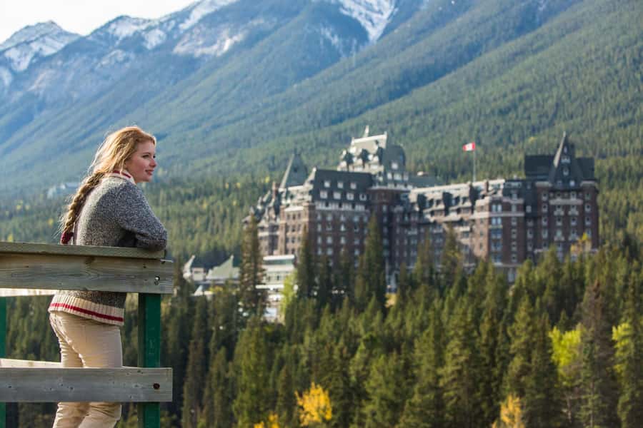Banff: Lake Louise, Moraine Lake, Gondola, Cave & Basin Tour - Lake Louise: One Hour to Walk the Shoreline