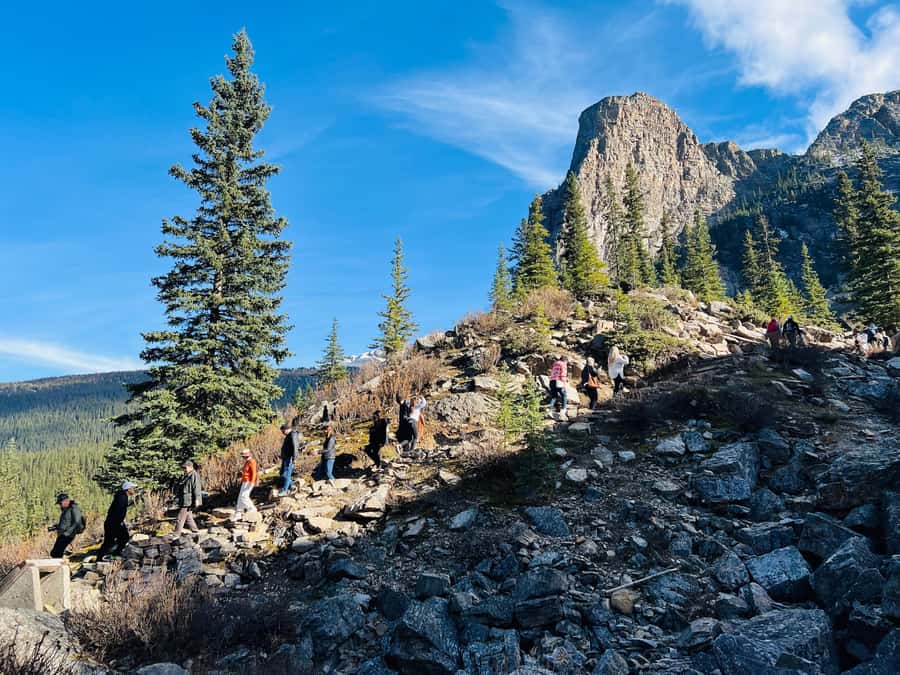 Banff: Lake Louise & Moraine Lake Half Day Tour - Moraine Lake: how to make 60 minutes feel like more