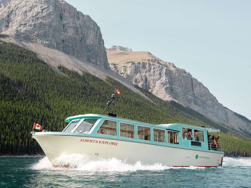 Banff: Lake Minnewanka Cruise - Your guide and captain duo: the on-board experience is the real product