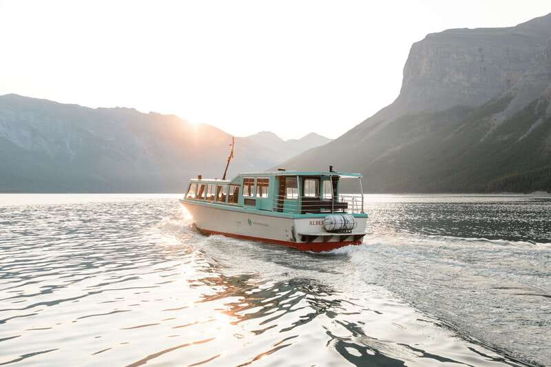 Banff: Lake Minnewanka Cruise - Wildlife spotting from the shoreline: what you should watch for