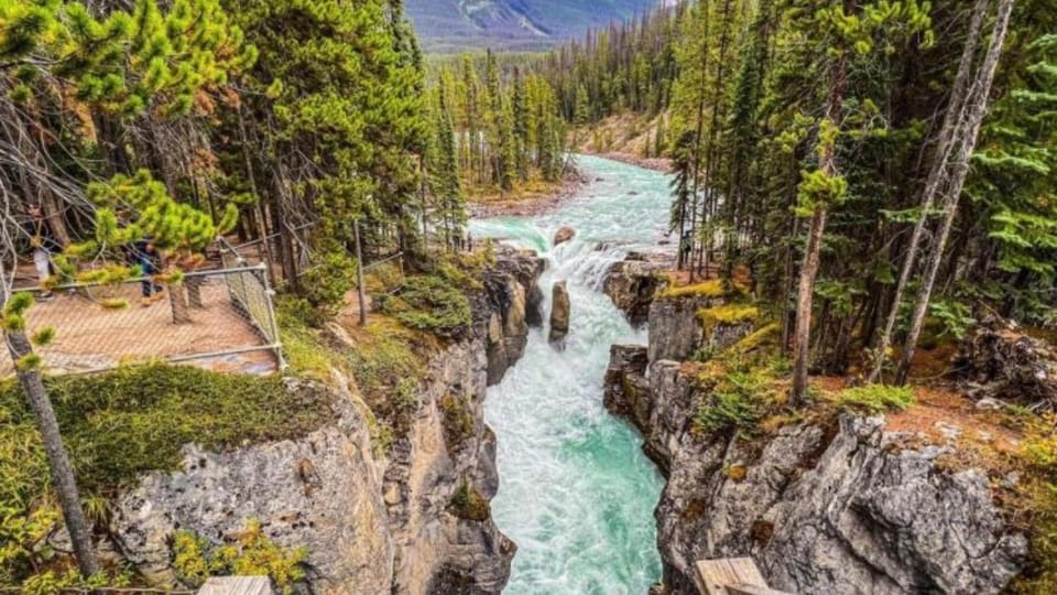 Banff. Moraine, Lake Louise ,Emerald & Johnston Canyon tour - Moraine Lake (or Minnewanka): The Seasonal Pivot That Saves Your Day