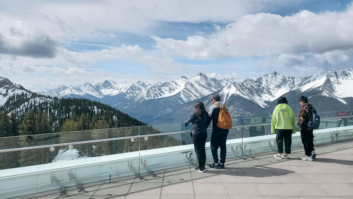 Banff: Winter Tour with Dinner & Nightrise at Banff Gondola - Lake Minnewanka Story Time and the Two Jack Viewpoint Start