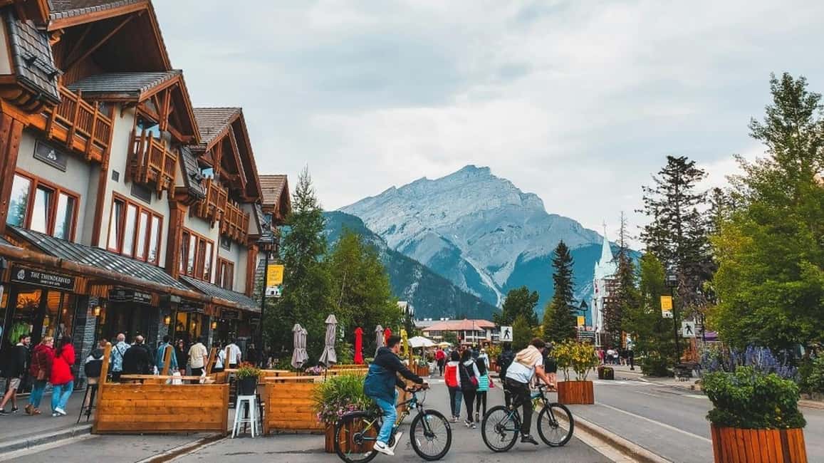 Banff:Lake Louise & Moraine Lake 1/2 Day Tour Canoe/Sightsee - Should You Book Banff Lake Louise and Moraine Lake Canoe/Sightsee?