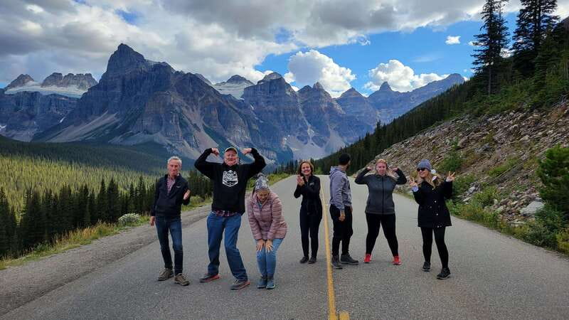 Calgary: 2-Day Banff National Park Highlights Summer Tour - Day 2’s turquoise water run: Lake Louise, Moraine Lake, Bow Lake, and Peyto Lake