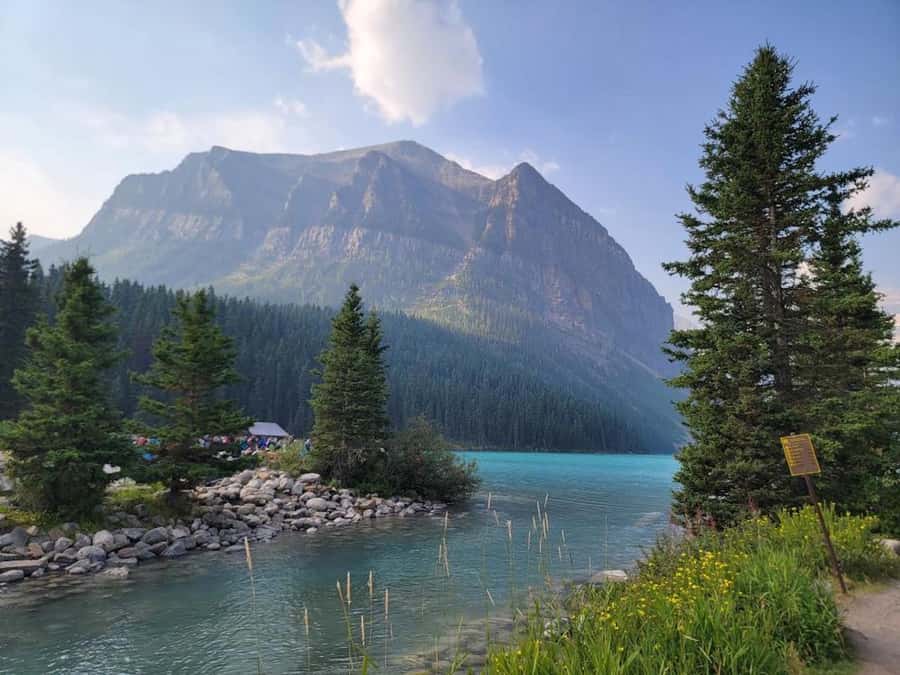 Calgary/Canmore: Banff National Park & Lake Louise Day Trip - Banff Town: Two Hours That Let You Eat and Wander