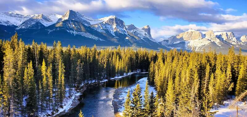 Calgary: Glaciers, Mountains, Lakes, Canmore and Banff Tour - Valley of the Ten Peaks and Moraine Lake in Season