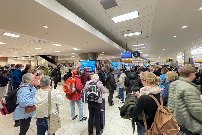 Calgary YYC Airport to Banff |Canmore| Kananaskis–Private Shuttle - Door-to-door hotel drop-off in Banff (and nearby areas)