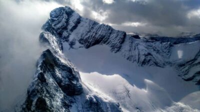 Canmore: 25-Minute Three Sisters Helicopter Tour - Meeting Alpine Helicopters in Canmore: your start in a log building