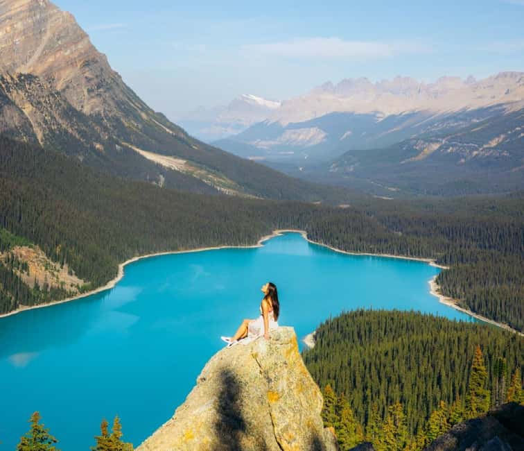 Columbia Icefield, Skywalk, Crowfoot Glacier, and Lakes Tour - Group size and guides: why names like Harry and Ross show up
