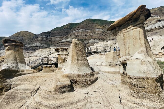 Day of Dinosaurs & Hoodoos from Calgary to Drumheller Badlands - A Calgary-to-Drumheller Day That Feels Like Another Planet