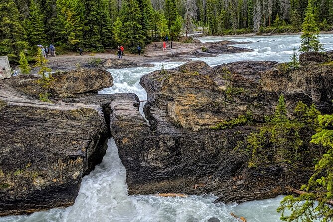 Day Trip: Lake Louise, Moraine Lake, Emerald Lake, Banff - Moraine Lake with a permit: the Rockpile view and the reality of closures