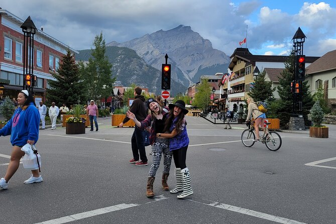Discover Banff National Park - Premium Day Trip - Lake Louise: the main attraction with a real range of options