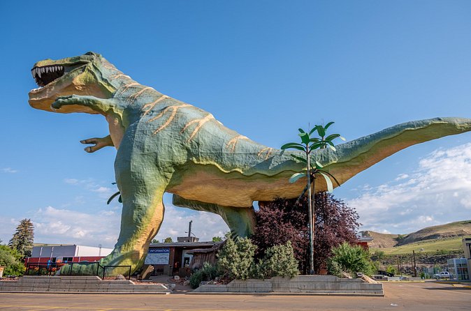 Drumheller and Badlands Full-Day Tour with a Small Group - Royal Tyrrell Museum: Paleontology That’s Actually the Main Event