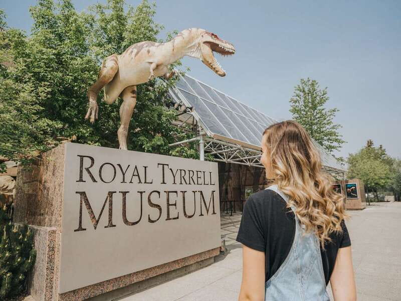 Drumheller: Bad Land & Dinosaur Museum Tour from Calgary - The Little Church Stop: A Fast Photo Break with Context