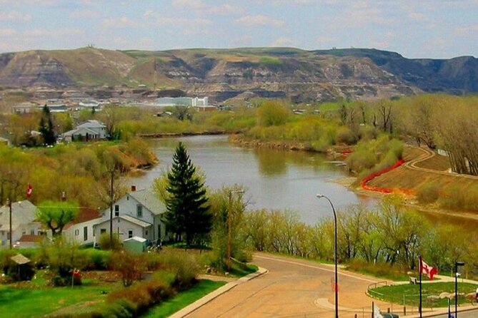 Drumheller Dinosaur Valley & Horseshoe Canyon Adventure Day Tour - Royal Tyrrell Museum: Two Hours With Dinosaur Skeletons and Fossil Power