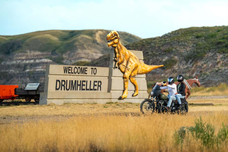 Drumheller: Dinosaurs, Canyons, & Hoodoos Day Tour - Getting from Calgary to the Badlands without wasting your day