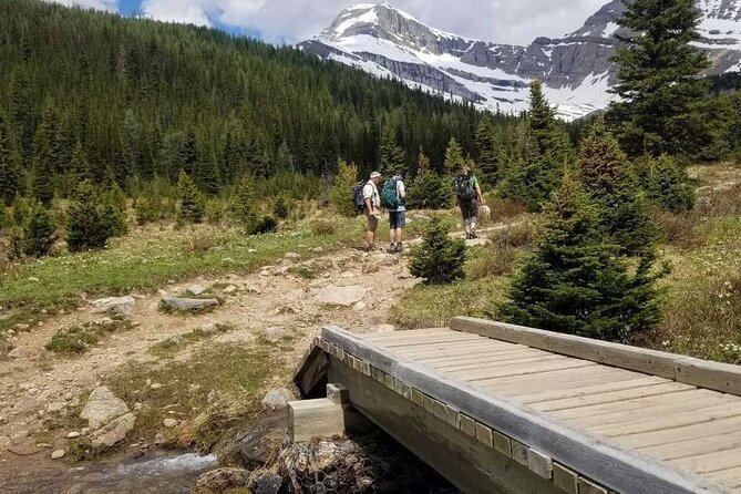 Exclusive Skoki Backcountry Guided Hiking in Lake Louise with Van Shuttle - What to wear and bring so the day stays comfortable