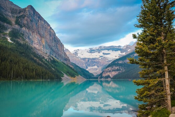 Experience Golden Hour at Moraine and Lake Louise - Stop 1: Evening at Lake Louise (about 1 hour)