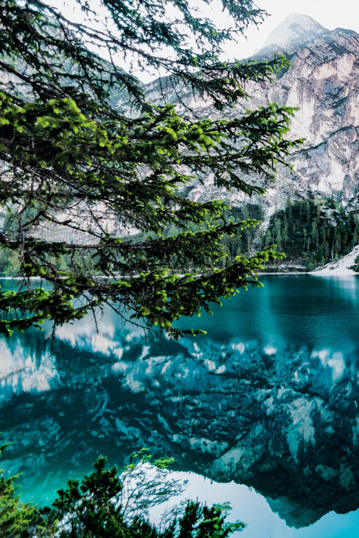 From Banff/Canmore: Moraine Lake, Lake Louise 1.5 hrs Each - What to Bring (So Your Feet Aren’t Miserable at Peak Lake Time)