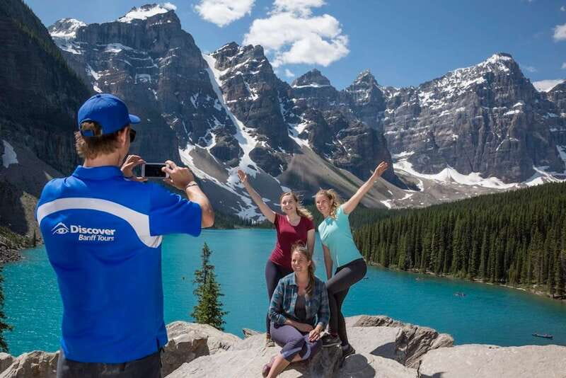 From Banff: Lake Louise and Moraine Lake Sightseeing Tour - Fairmont Château Lake Louise: more than a photo stop