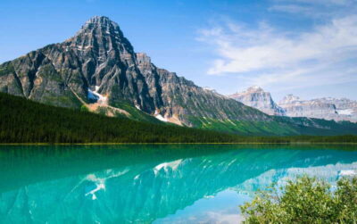 From Calgary/Banff: Columbia Icefield Glacier Full-Day Trip - Crowfoot and Bow Lake photo stops: short time, big payoff