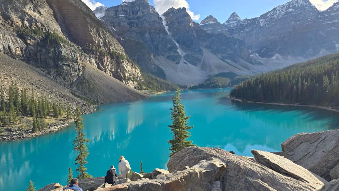 From Calgary/Banff: Moraine Lake & Lake Louise Half-Day Tour - Lake Louise: Chateau Views, Forest Edges, and Chilled Water Moments