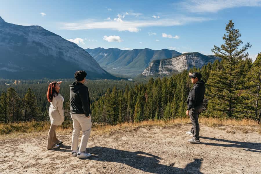 From Calgary: Private Banff National Park Day Trip - Lake Minnewanka and Two Jack Lake: the calmer side of Banff highlights