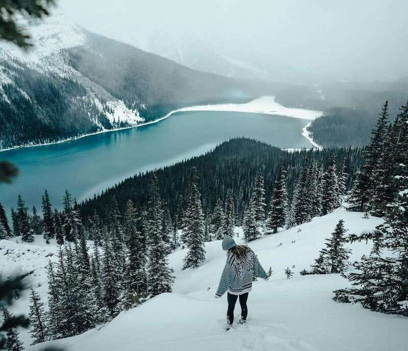 Lake Louise, Peyto Lake, Johnston Canyon & Icefields Parkway - Lake Louise frozen world: a glacier photo spot with real atmosphere