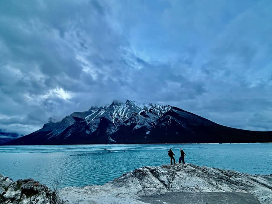 Lake Moraine Lake Louise Johnston Canyon Banff Town Day Tour - Banff Town Stroll: Shops, Views, and a Real Break