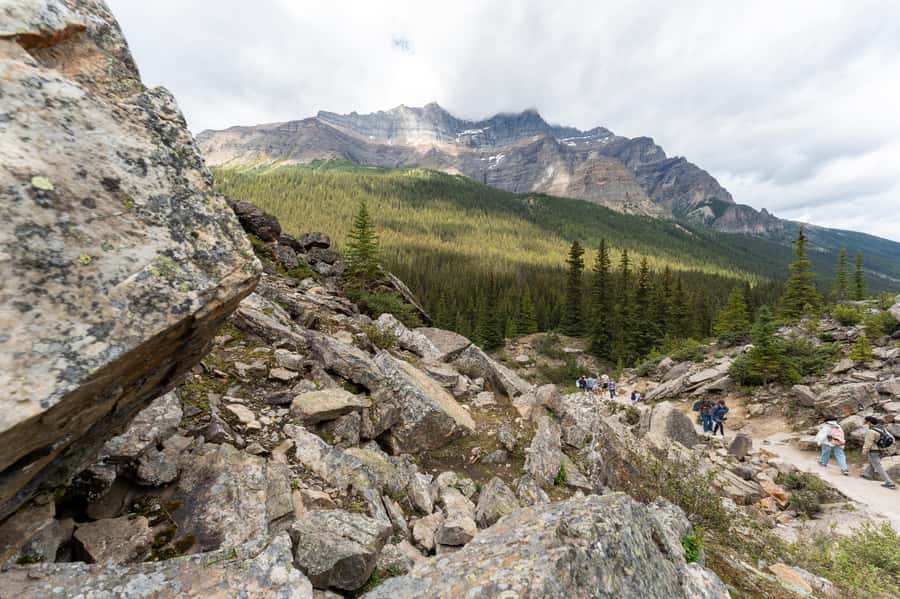 Lakes Moraine, Louise, Emerald, Johnston Canyon & Yoho Tour - Moraine Lake and Vermilion Lakes: When the Peaks Hit, Big Time