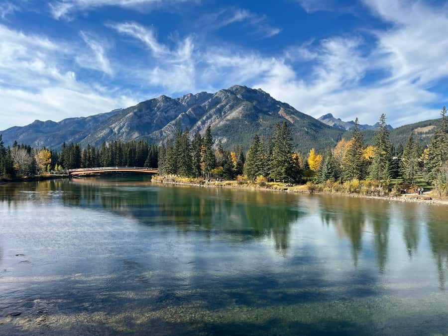Louise, Moraine/Bow, Emerald, Peyto- 4 Lake Tour - Emerald Lake in Yoho National Park
