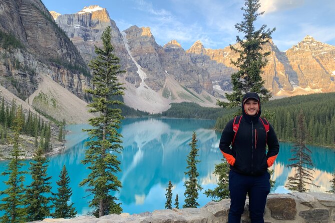 Moraine Lake and Lake Louise Private Premium Day Tour - Moraine Lake hour: turquoise views with less chaos