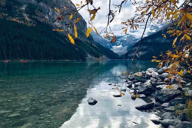 Moraine Lake & Lake Louise Sunset & Wildlife Adventure - What to Bring (So the Hour at Moraine and Lake Louise Feels Relaxed)