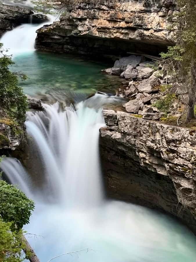 Moraine Lake Louise Emerald Johnston Canyon Banff Yoho Tour - Emerald Lake and Natural Bridge: the Yoho National Park left turn
