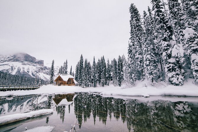 Moraine Lake, Louise Emerald Lake, and Peyto Lake all in day tour - Emerald Lake in Yoho National Park: Quick Time, Big Colors, Free Admission