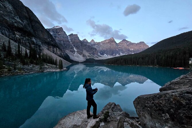 Moraine Lake Sunrise(2.5hrs)&Lake Louise(2hrs) from Canmore/Banff - Comfort details that make the early morning feel civilized