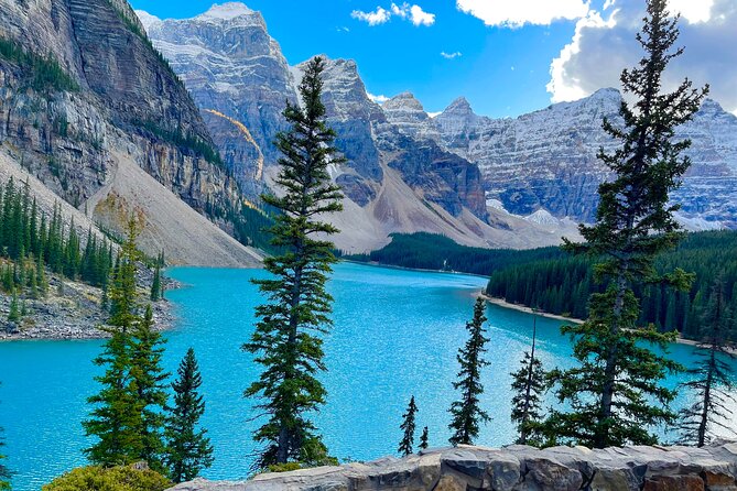 ShuttleBus 2way Banff to Lake Louise (1Hr) and Moraine Lake (1Hr) - Key highlights at a glance