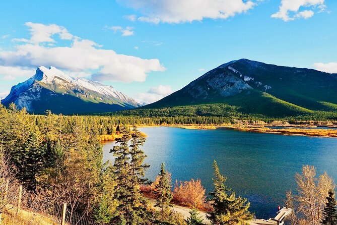 ShuttleBus 2way Banff to Lake Louise (1Hr) and Moraine Lake (1Hr) - Between stops: water, an energy bar, and time to ask questions